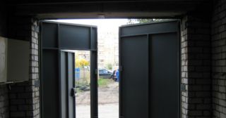 Купить гаражные ворота распашные Великий Устюг, цена от 3896 руб.